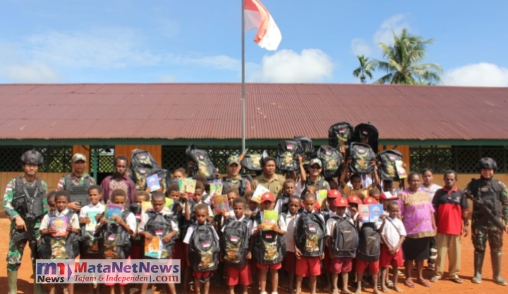 Peduli Pendidikan,Satgas Pamtas RI-PNG Yonif 725/Wrg Bagikan ...